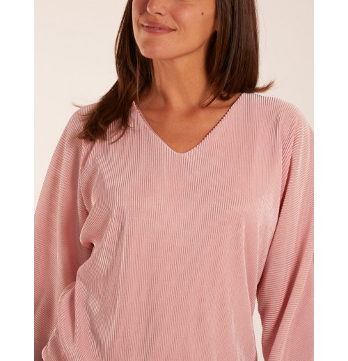 V Neck Plisse Batwing Bubble Hem Top